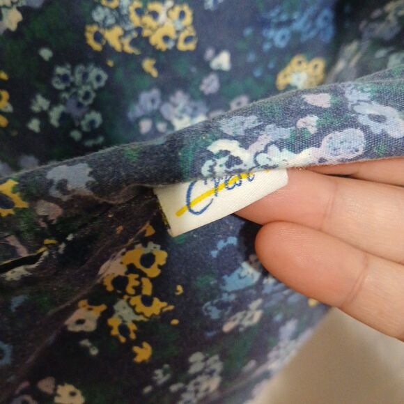 Crest Scrub Top Size L Womans  Blue Floral Med Vet Peds - Picture 7 of 10